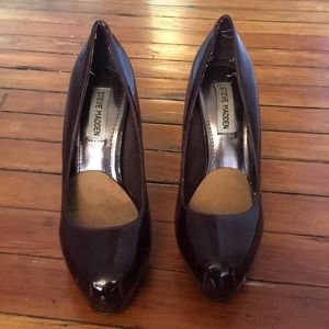 Pumps (cranberry color)